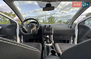 Позашляховик / Кросовер Nissan Qashqai 2013 в 