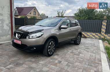 Внедорожник / Кроссовер Nissan Qashqai 2012 в 
