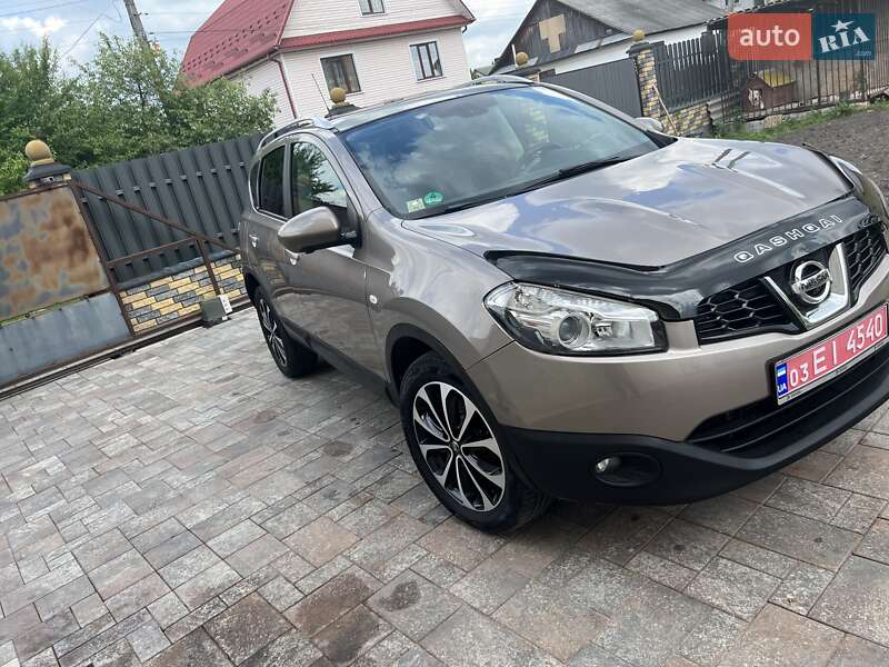 Внедорожник / Кроссовер Nissan Qashqai 2012 в 