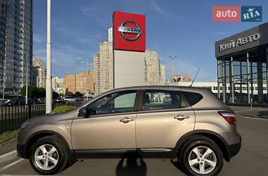 Внедорожник / Кроссовер Nissan Qashqai 2013 в 