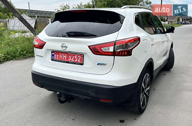 Внедорожник / Кроссовер Nissan Qashqai 2014 в 