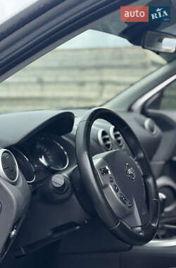 Позашляховик / Кросовер Nissan Qashqai 2010 в 