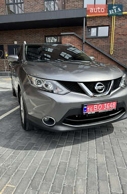 Внедорожник / Кроссовер Nissan Qashqai 2015 в 