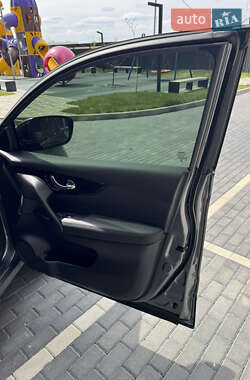 Внедорожник / Кроссовер Nissan Qashqai 2015 в 