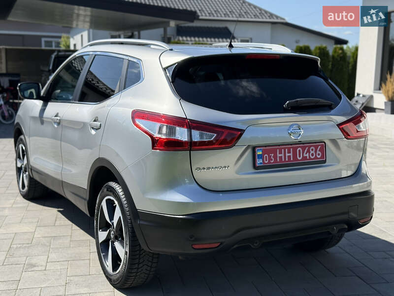 Позашляховик / Кросовер Nissan Qashqai 2016 в Рівному