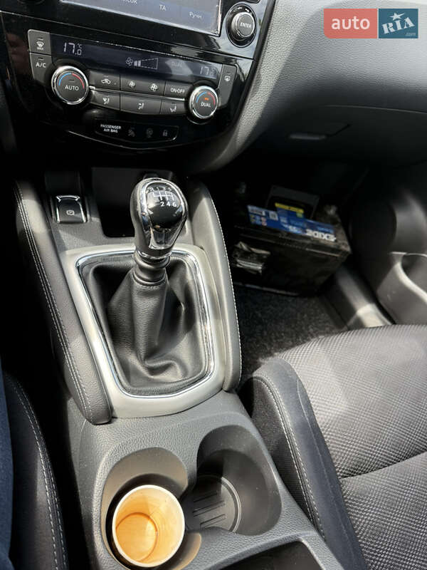 Позашляховик / Кросовер Nissan Qashqai 2016 в Рівному