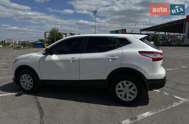 Внедорожник / Кроссовер Nissan Qashqai 2014 в 
