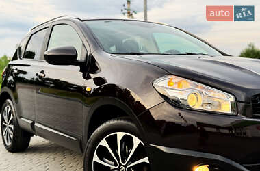 Внедорожник / Кроссовер Nissan Qashqai 2012 в 