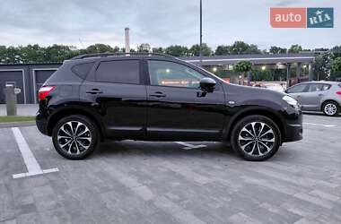 Позашляховик / Кросовер Nissan Qashqai 2013 в 