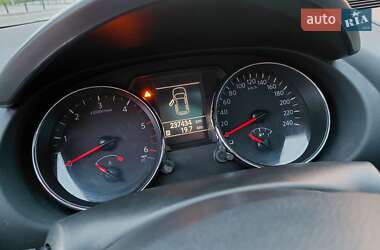 Позашляховик / Кросовер Nissan Qashqai 2013 в 