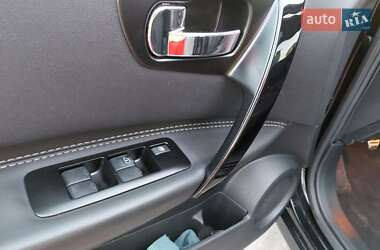 Позашляховик / Кросовер Nissan Qashqai 2013 в 
