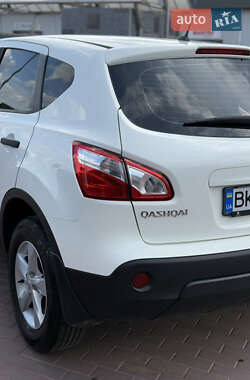 Внедорожник / Кроссовер Nissan Qashqai 2013 в 