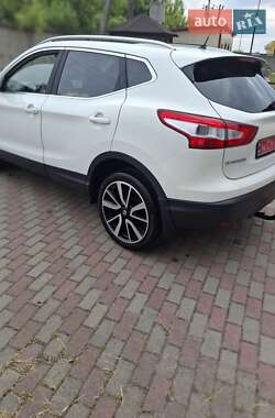 Внедорожник / Кроссовер Nissan Qashqai 2014 в 
