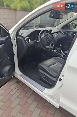 Внедорожник / Кроссовер Nissan Qashqai 2014 в 