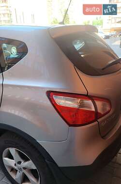 Внедорожник / Кроссовер Nissan Qashqai 2010 в 
