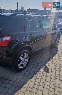 Позашляховик / Кросовер Nissan Qashqai 2013 в Чернівцях