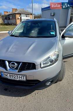 Внедорожник / Кроссовер Nissan Qashqai 2010 в 
