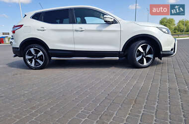 Внедорожник / Кроссовер Nissan Qashqai 2015 в 