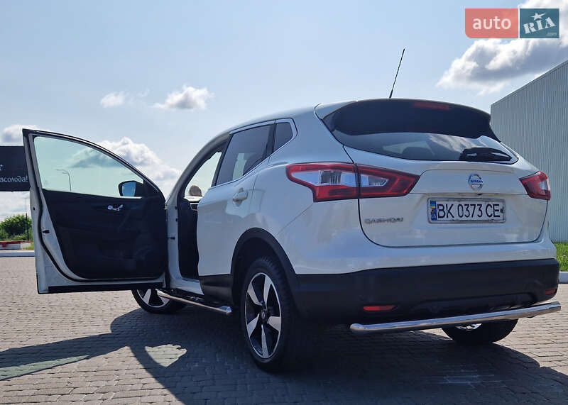 Внедорожник / Кроссовер Nissan Qashqai 2015 в Ровно