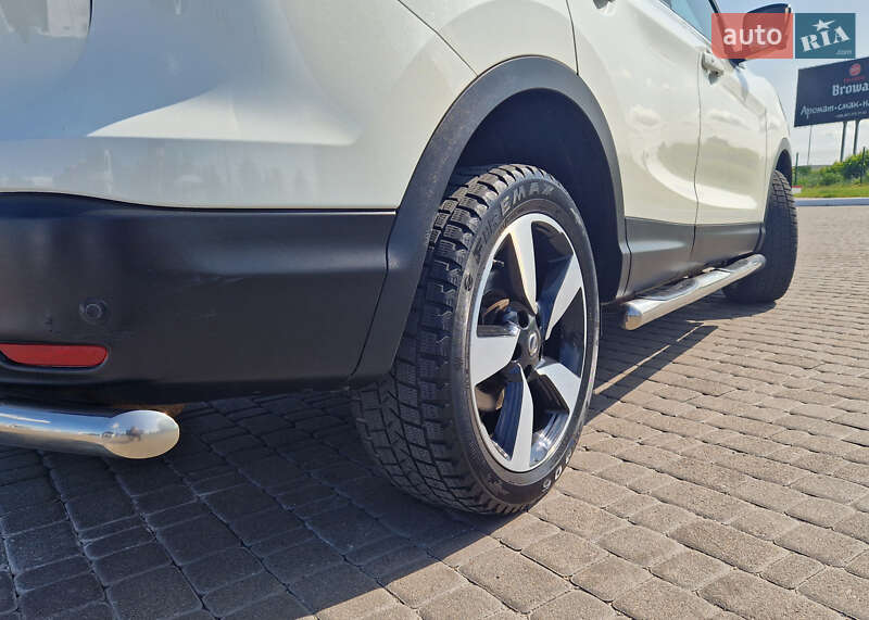 Внедорожник / Кроссовер Nissan Qashqai 2015 в Ровно