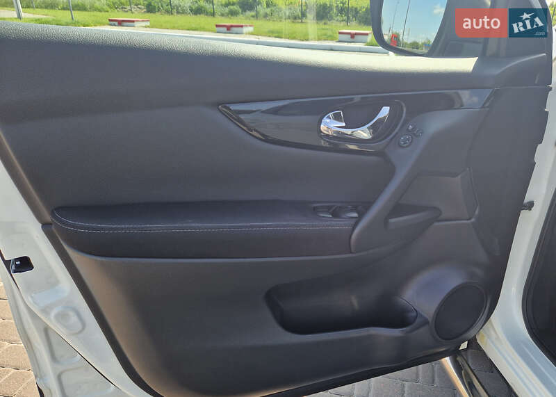 Внедорожник / Кроссовер Nissan Qashqai 2015 в Ровно