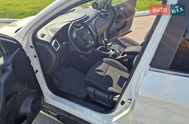 Внедорожник / Кроссовер Nissan Qashqai 2015 в 