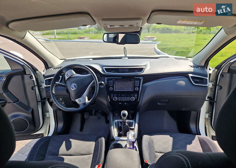 Внедорожник / Кроссовер Nissan Qashqai 2015 в Ровно