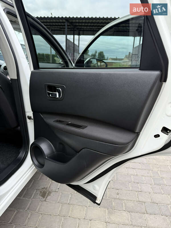 Позашляховик / Кросовер Nissan Qashqai 2011 в Звенигородці