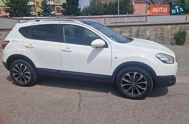 Внедорожник / Кроссовер Nissan Qashqai 2012 в 