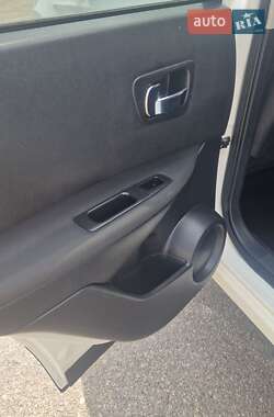 Внедорожник / Кроссовер Nissan Qashqai 2012 в 
