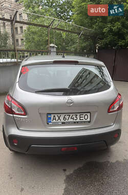 Внедорожник / Кроссовер Nissan Qashqai 2013 в 