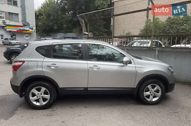 Внедорожник / Кроссовер Nissan Qashqai 2013 в 