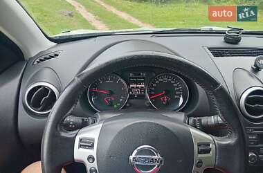 Внедорожник / Кроссовер Nissan Qashqai 2010 в 