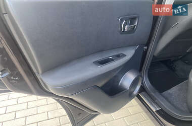 Внедорожник / Кроссовер Nissan Qashqai 2012 в 