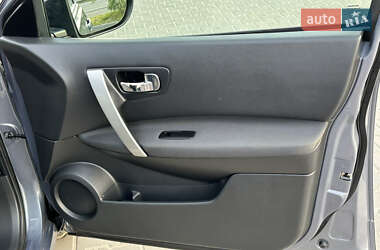 Позашляховик / Кросовер Nissan Qashqai 2009 в 