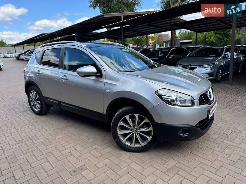 Позашляховик / Кросовер Nissan Qashqai 2010 в 