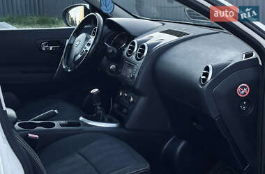 Позашляховик / Кросовер Nissan Qashqai 2013 в 
