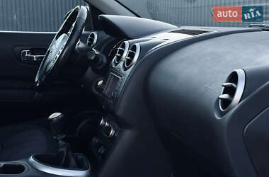 Позашляховик / Кросовер Nissan Qashqai 2013 в 
