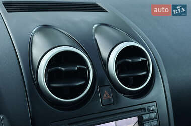 Позашляховик / Кросовер Nissan Qashqai 2013 в 