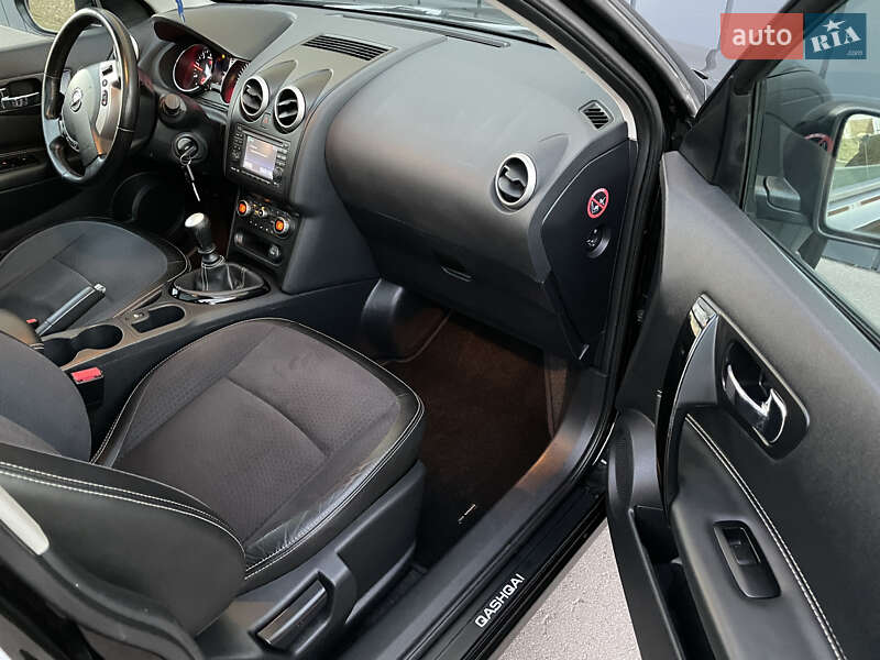 Позашляховик / Кросовер Nissan Qashqai 2013 в Рівному