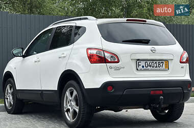 Позашляховик / Кросовер Nissan Qashqai 2013 в 