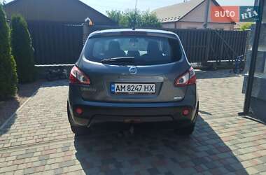 Внедорожник / Кроссовер Nissan Qashqai 2010 в 