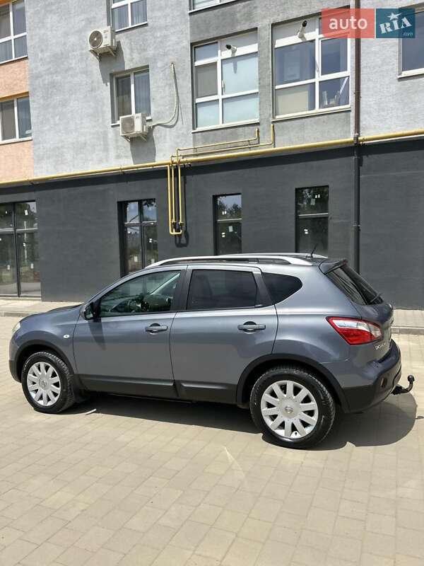 Позашляховик / Кросовер Nissan Qashqai 2010 в Івано-Франківську