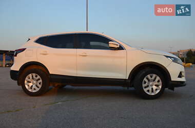 Внедорожник / Кроссовер Nissan Qashqai 2018 в 