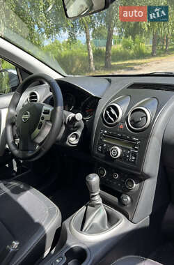 Позашляховик / Кросовер Nissan Qashqai 2010 в 