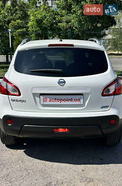 Позашляховик / Кросовер Nissan Qashqai 2012 в 