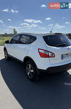 Внедорожник / Кроссовер Nissan Qashqai 2012 в 