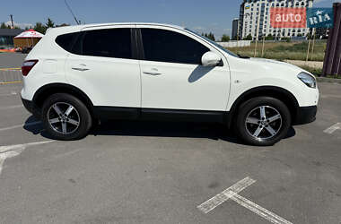 Внедорожник / Кроссовер Nissan Qashqai 2012 в 