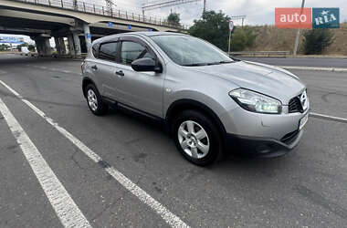 Внедорожник / Кроссовер Nissan Qashqai 2012 в 