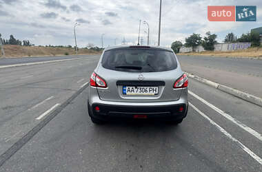 Внедорожник / Кроссовер Nissan Qashqai 2012 в 